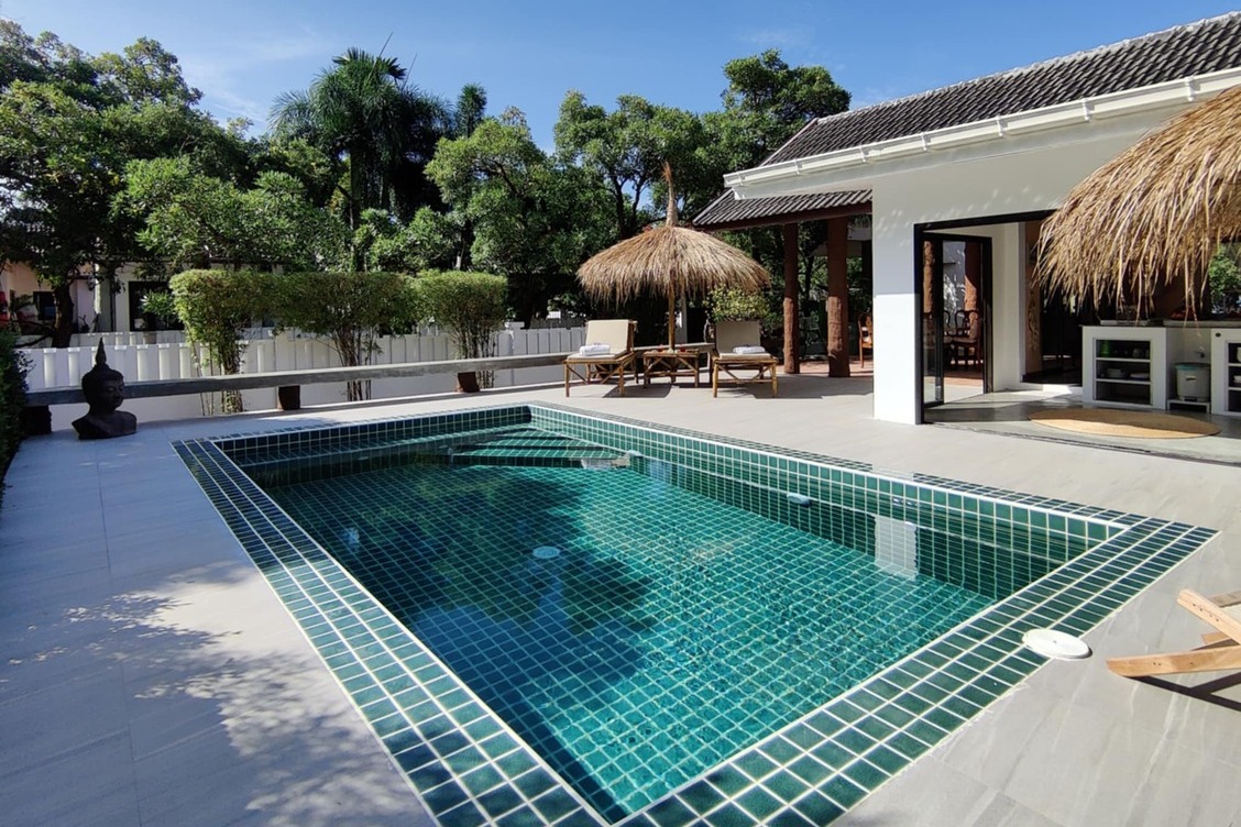 SL-b9-pool-b-1